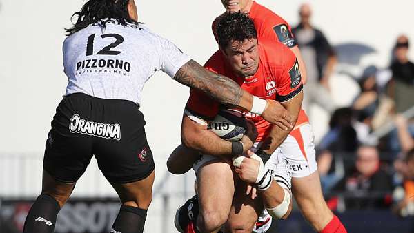 El peligroso tackle de Nonu sobre Barritt