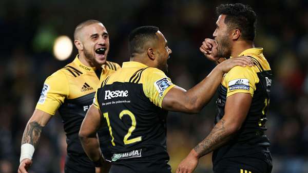 Hurricanes 56-21 Brumbies