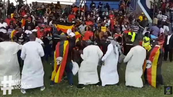 El festejo de los hinchas de Uganda