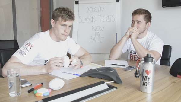 Andrew Trimble, listo para el call center