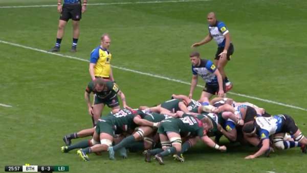 Luego de 10 scrums resetados, Leicester llegó al try
