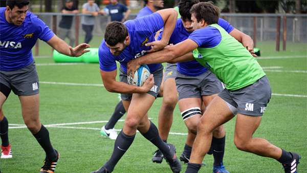 Los Pumas entrenando limpieza del ruck