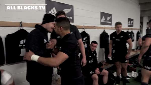 Los All Blacks en el vestuario tras otro triunfo ante Francia