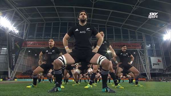 El Haka de los All Blacks con debutantes ante Francia