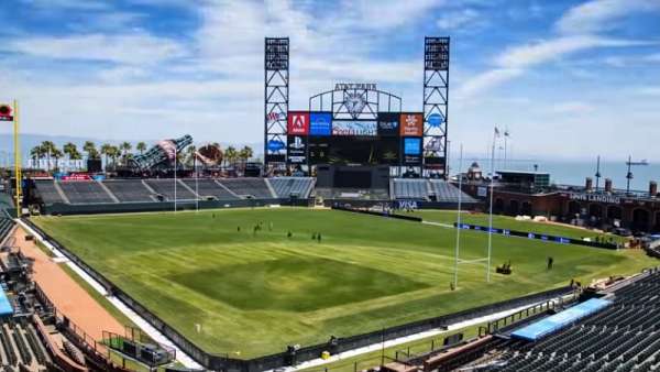 De estadio de béisbol  a rugby en timelapse