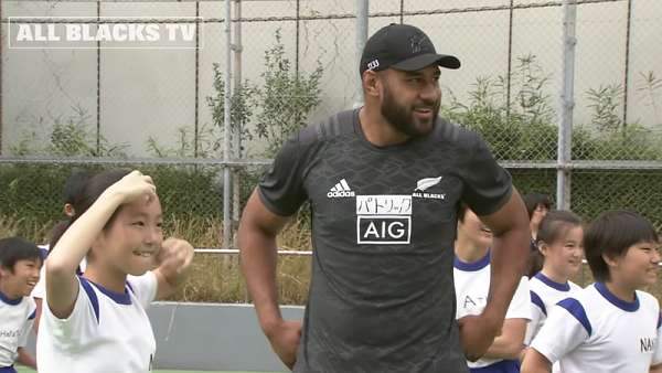 Los All Blacks visitaron una escuela en Tokyo