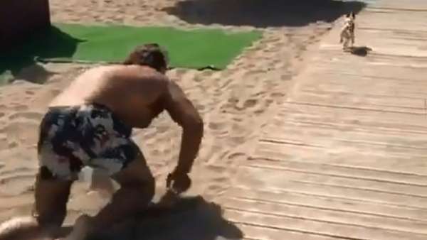 Serafo Dengra musculando con un perrito