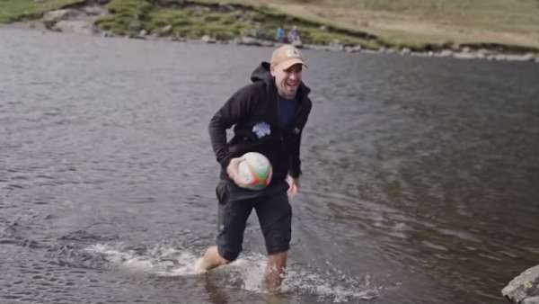 Entrenamiento para jugar al rugby en el Everest