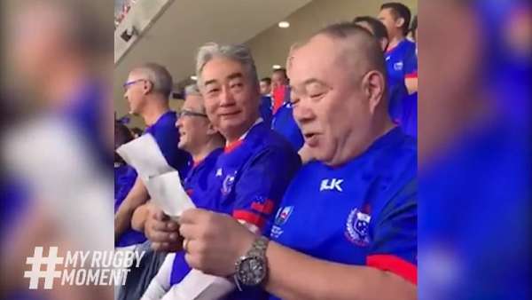 Fans japoneses cantan el himno de Samoa