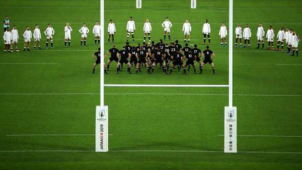 Inglaterra desafío el Haka de los All Blacks