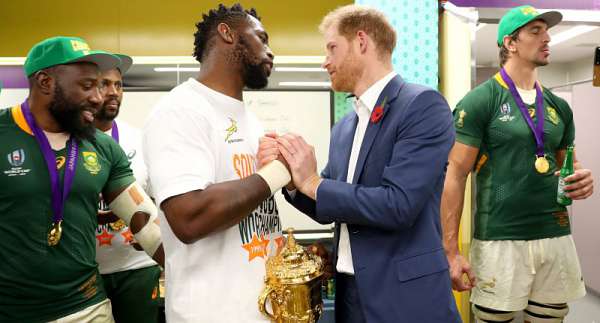 Springboks y el festejo en los vestuarios con la Web Ellis Cup