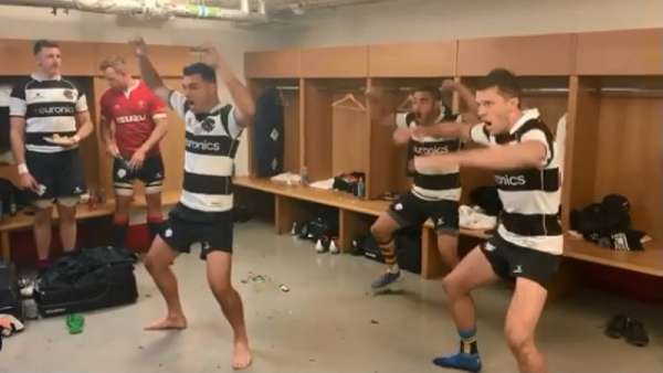 Barbarians y el Haka para sus ahora ex jugadores