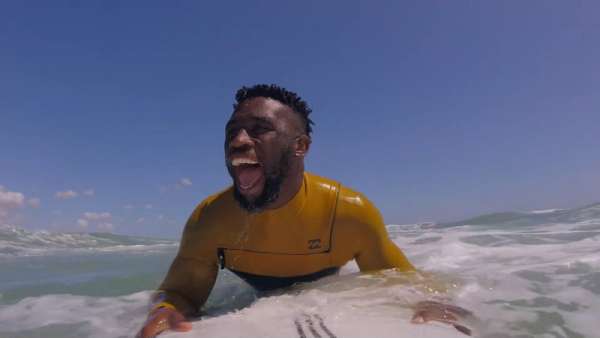 Siya Kolisi y una Surf Session con Jordy Smith