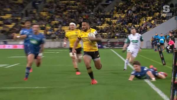 Ngani Laumape apoyó el “Try Of The Week” en Nueva Zelanda