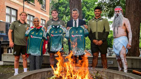 Wallabies estrena camiseta y tuvo su bautismo