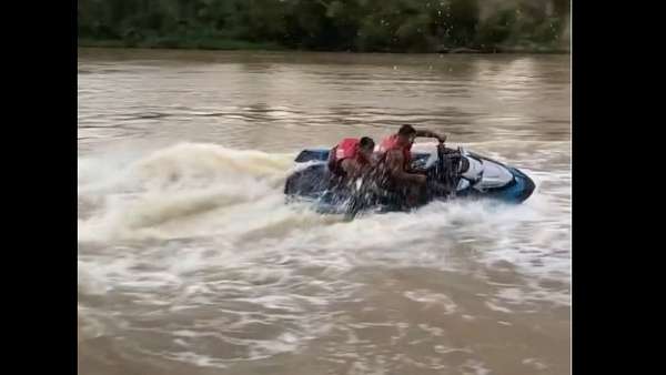 Taniela Tofeki Tupou no pudo contra el agua!