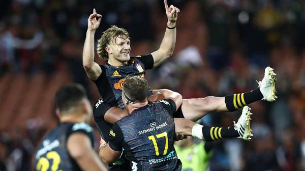 Chiefs 26-24 Hurricanes