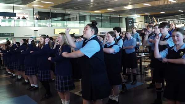 La bienvenida a los All Blacks en Dunedin