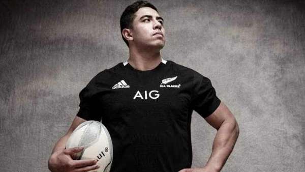 Anton Lienert-Brown y su partido 50 con los All Blacks