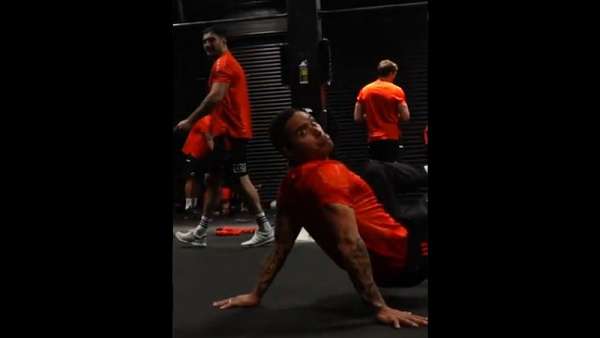 Aaron Smith el “breakdancer”