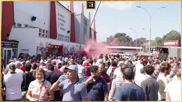 El público volvió a las canchas en el Top 14