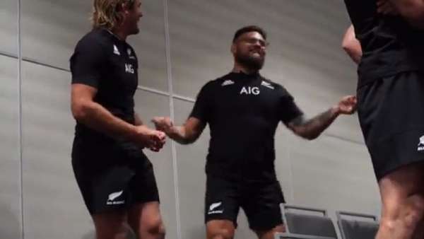 Angus Taavao-Matau tiene el swim!