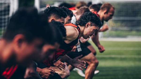 Crusaders se entrena con la cabeza en un nuevo título