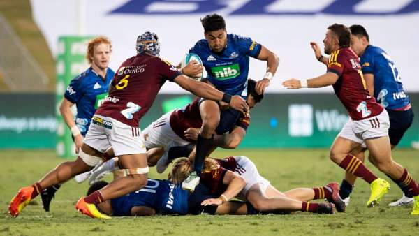 Blues 32-20 Highlanders