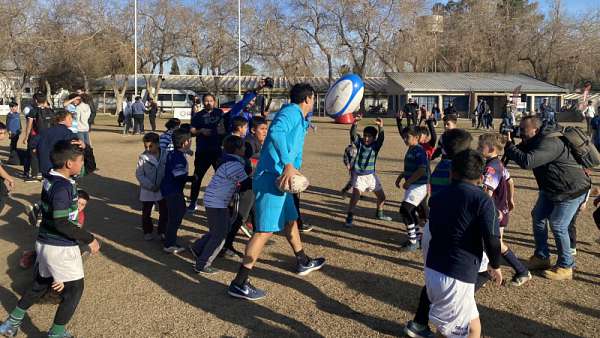 Los chicos de San Juan disfrutaron de una tarde con Los Pumas