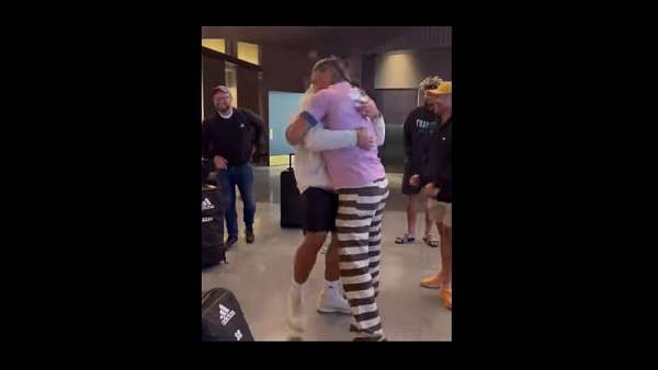 Aquaman visitó a los All Blacks