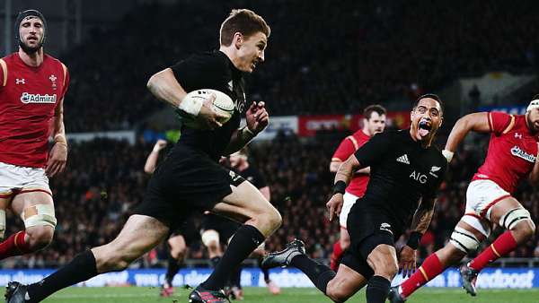 Beauden Barrett y la responsabilidad de ser el 10