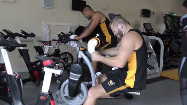 Haskell y Leiua en el gimnasio de London Wasps