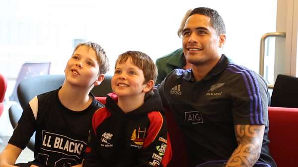 Los All Blacks visitaron el Hospital de Wellington