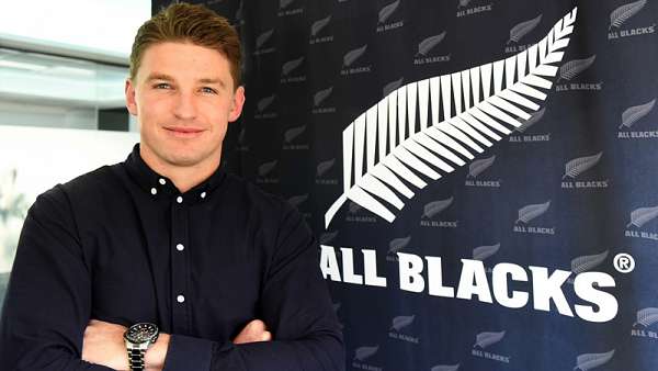 Beauden Barrett firmó un nuevo contrato con la NZRU