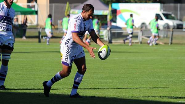 Sebastián Poet apoyó su primer try en Angouleme